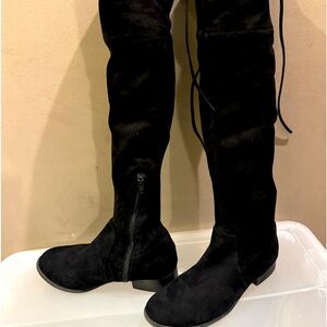Women’s Knee length black boots
